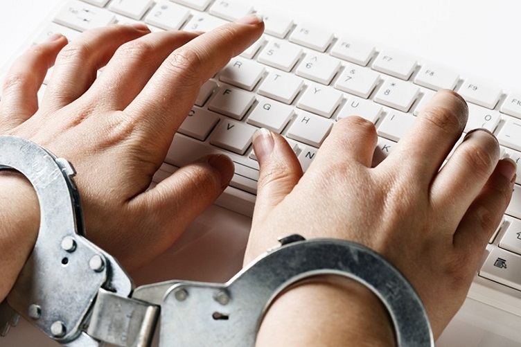 ВСС назвав відповідальних за образи в інтернеті