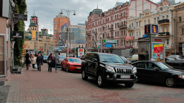 На тротуарах заборонять паркуватися