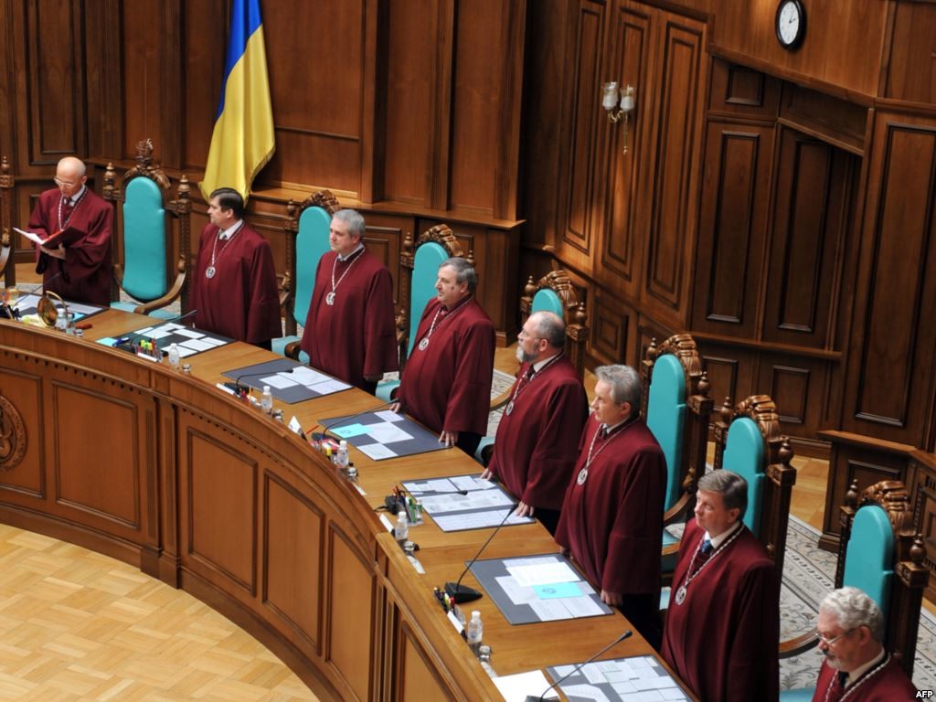 КСУ визнав конституційним позбавлення деяких пільг ветеранів праці