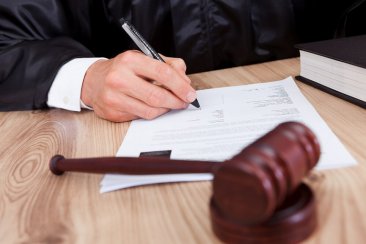 Як виправити описку в судовому рішенні