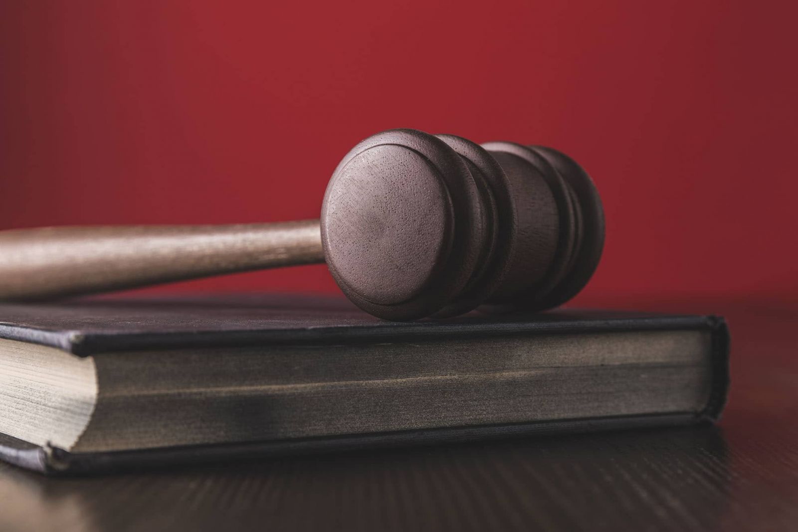 Справа з вимогою немайнового характеру не може розглядатися апеляційним судом в порядку письмового провадження