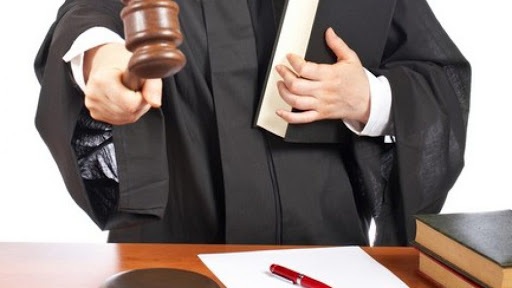 Про тимчасове обмеження права громадян України на виїзд за межі території України