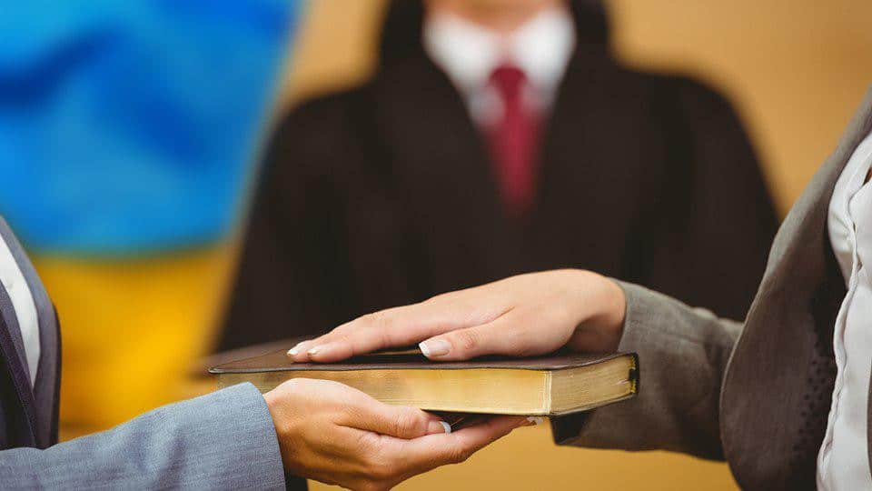 Чи порушує право на захист допит свідка слідчим суддею за відсутності захисника підозрюваних: позиція ВС