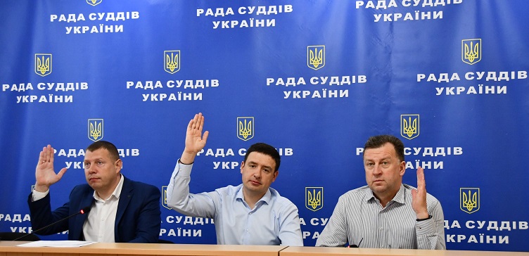Бажаючі стати суддями КСУ можуть знову подавати документи