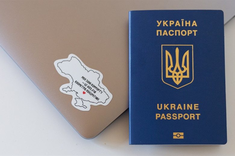Який документ посвідчує особу у разі переоформлення паспорта: пояснення